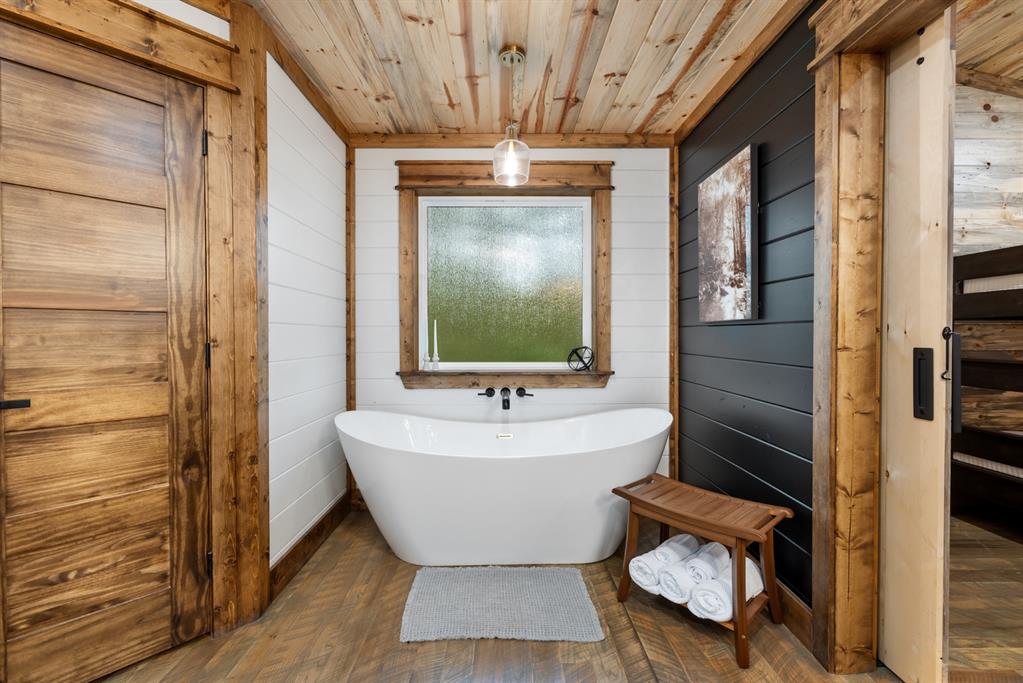 105 Western Pine Trail Property Photo 32