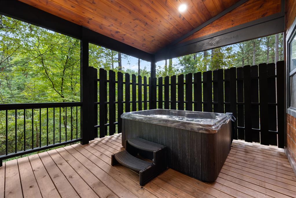 105 Western Pine Trail Property Photo 40