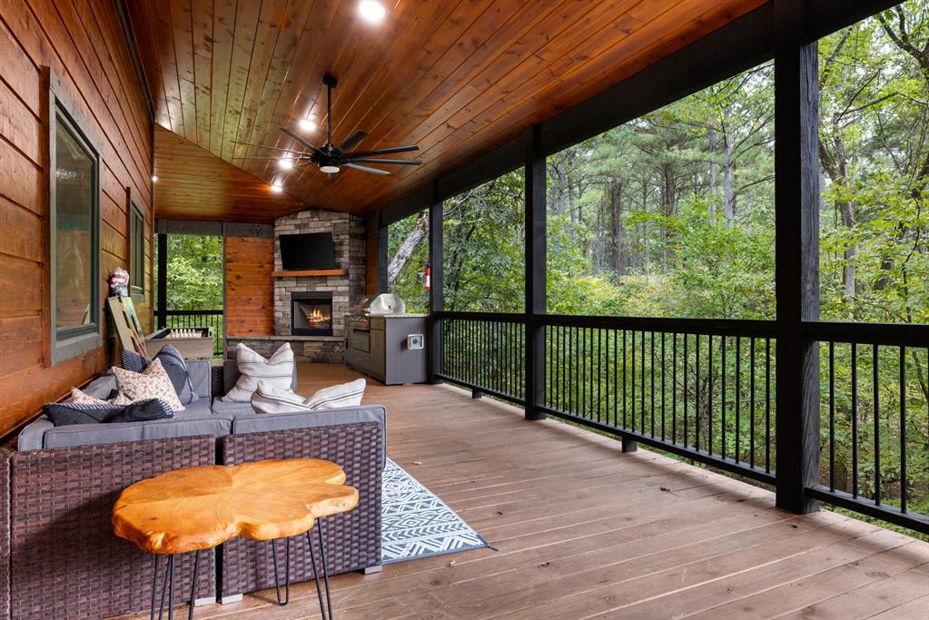 105 Western Pine Trail Property Photo 42