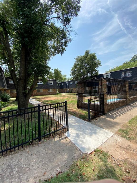 6220 S Douglas Avenue Property Photo 2