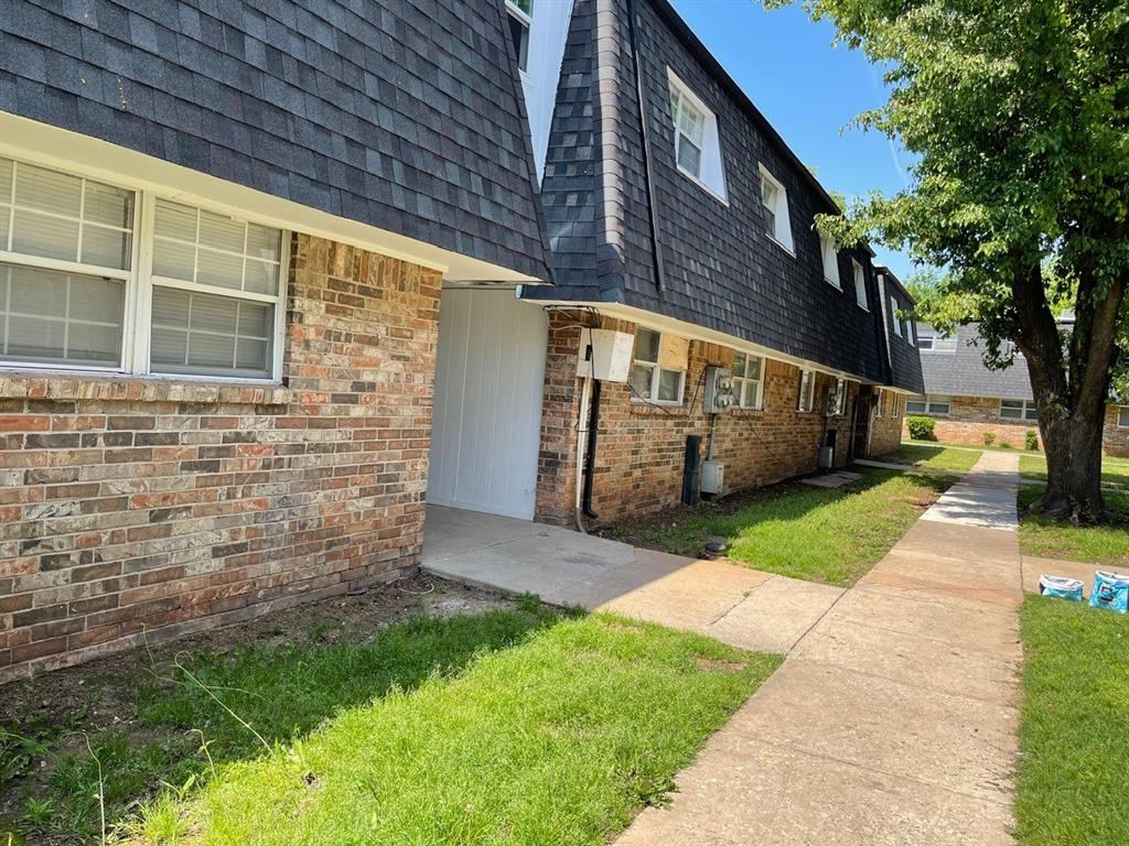 6220 S Douglas Avenue Property Photo 8