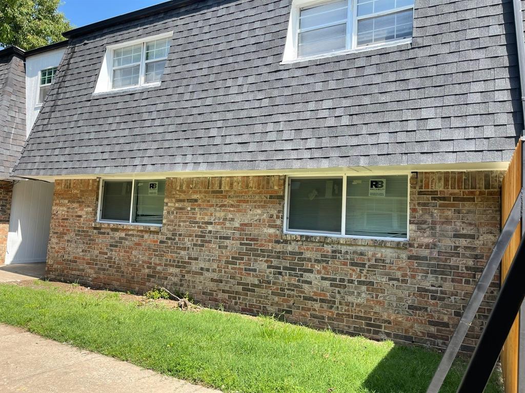 6220 S Douglas Avenue Property Photo 9