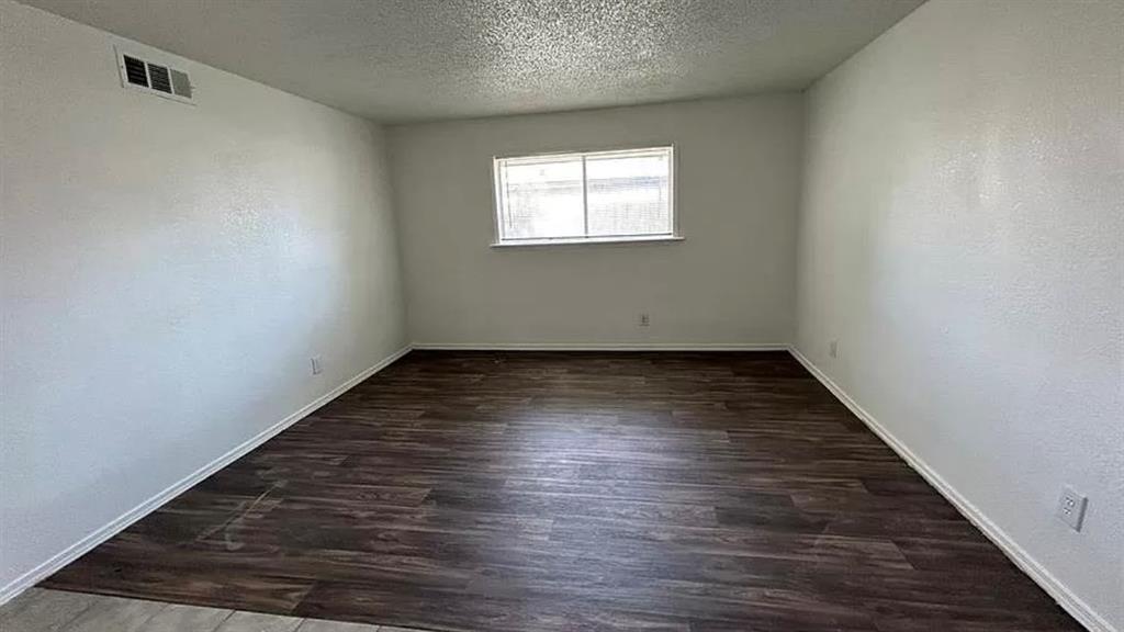 6220 S Douglas Avenue Property Photo 11