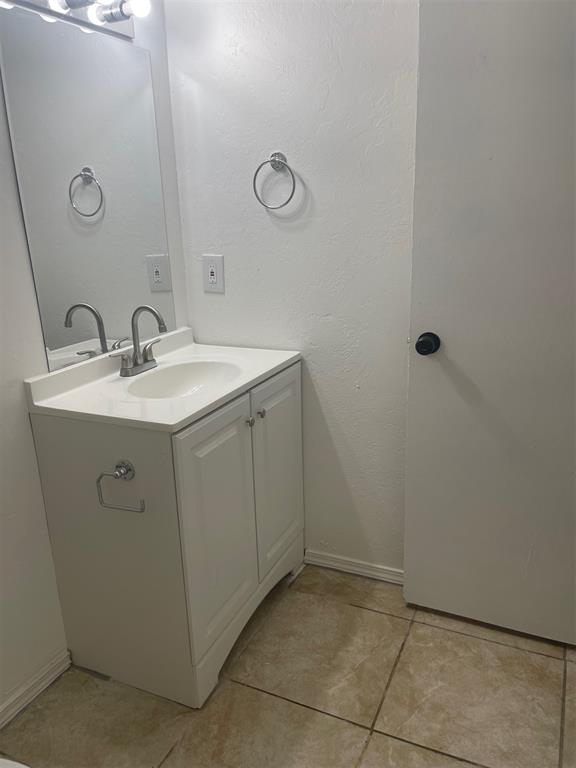 6220 S Douglas Avenue Property Photo 17