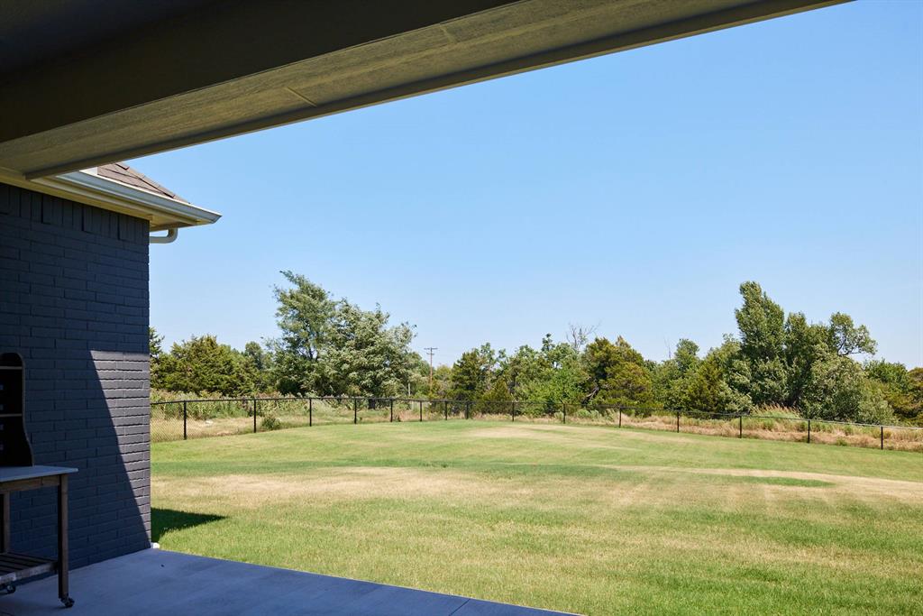 9008 Prairie Valley Drive Property Photo 6