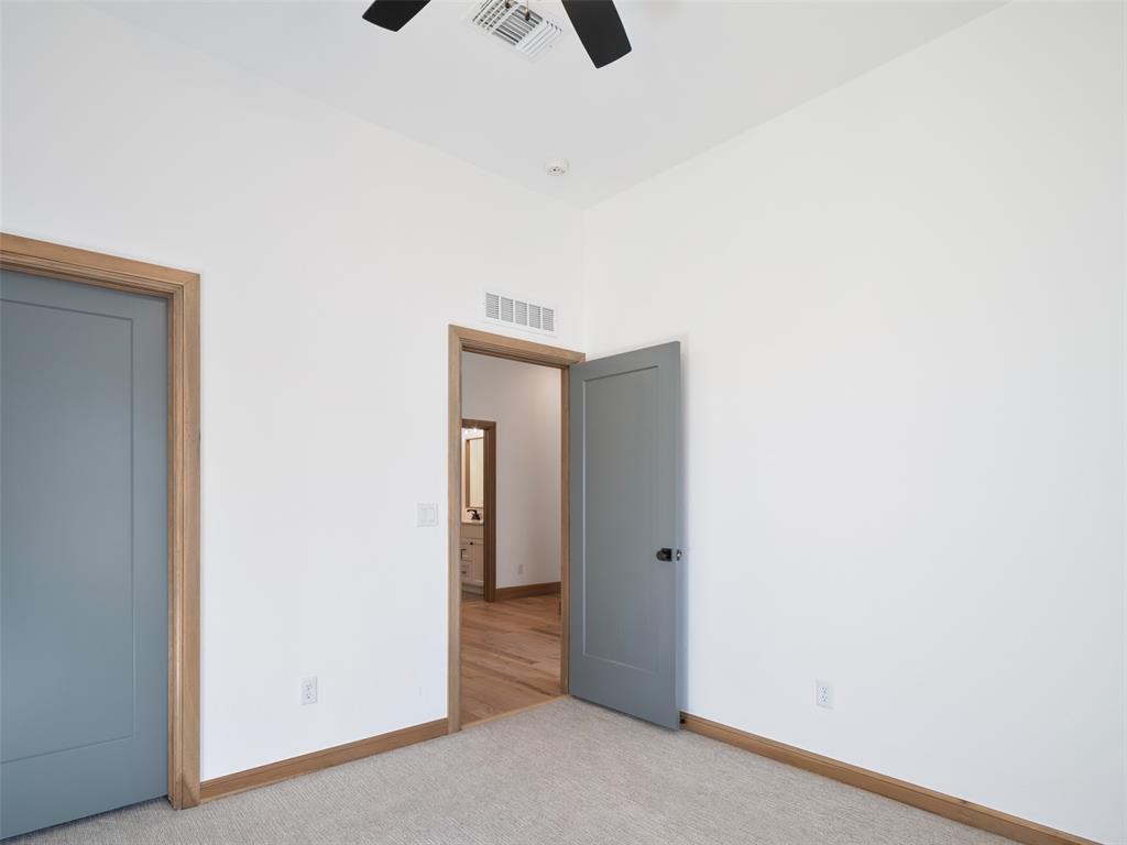 9008 Prairie Valley Drive Property Photo 12