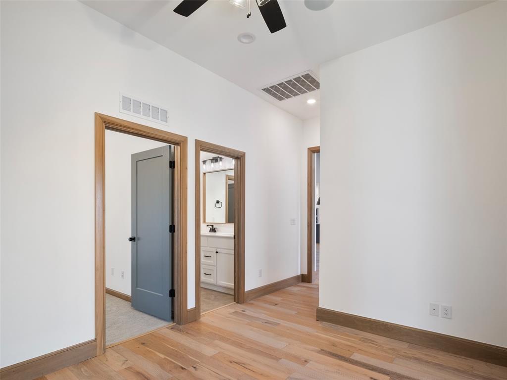 9008 Prairie Valley Drive Property Photo 13