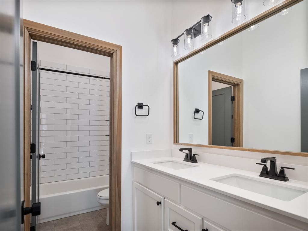 9008 Prairie Valley Drive Property Photo 15
