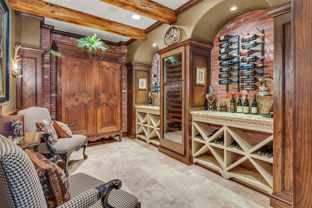 2701 Twin Creek Drive Property Photo 15