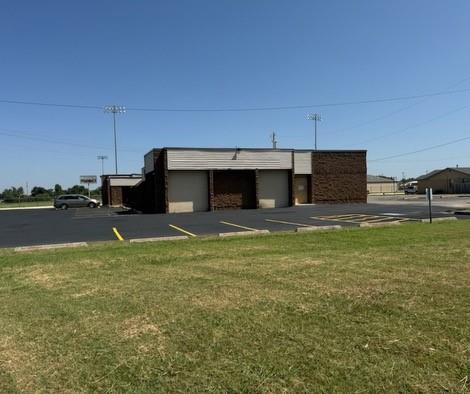 320 N I-35 Service Road Property Photo 1