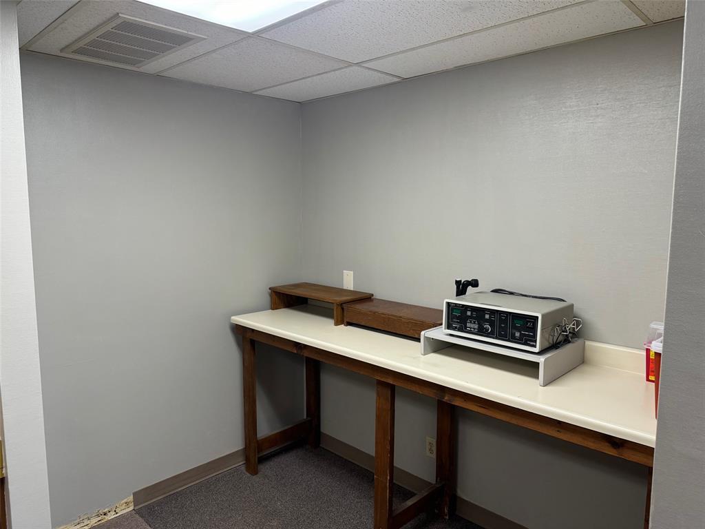 320 N I-35 Service Road Property Photo 10
