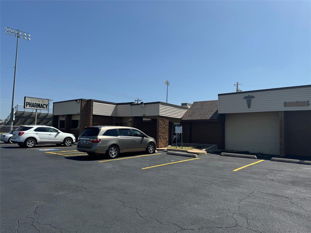 320 N I-35 Service Road Property Photo 26