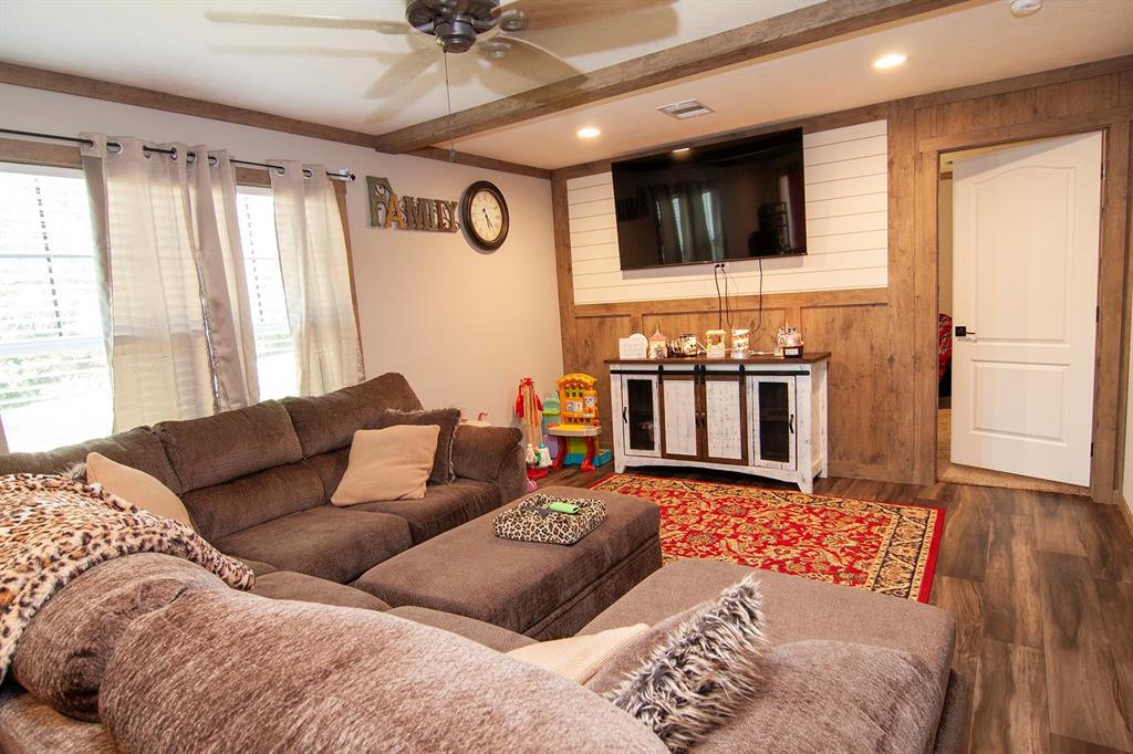 10725 Willis Road 1/2 Property Photo 5