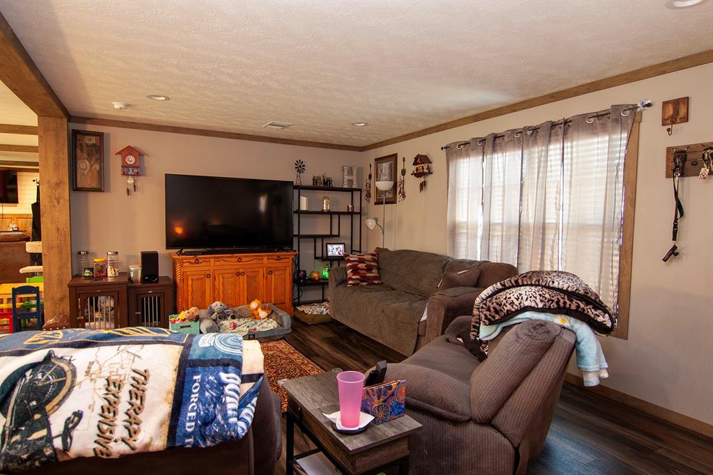 10725 Willis Road 1/2 Property Photo 7
