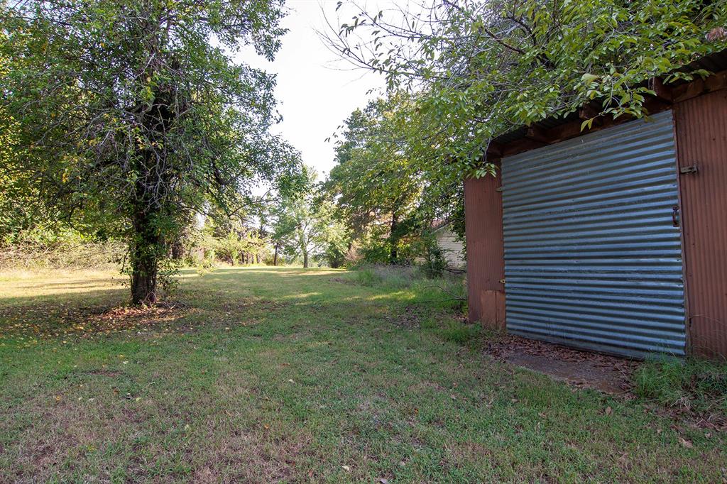 10725 Willis Road 1/2 Property Photo 18