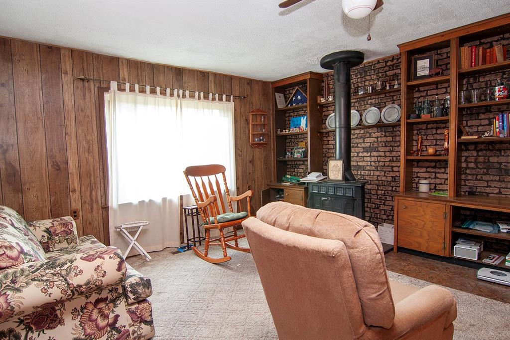 10725 Willis Road 1/2 Property Photo 19