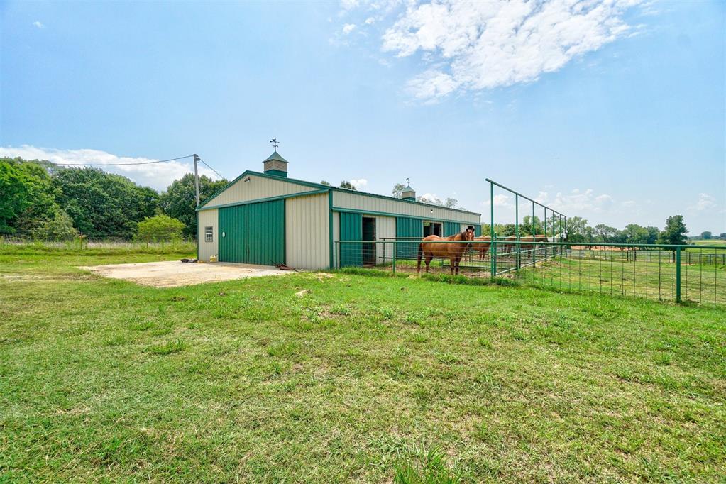 56123 Moccasin Trail Property Photo 4