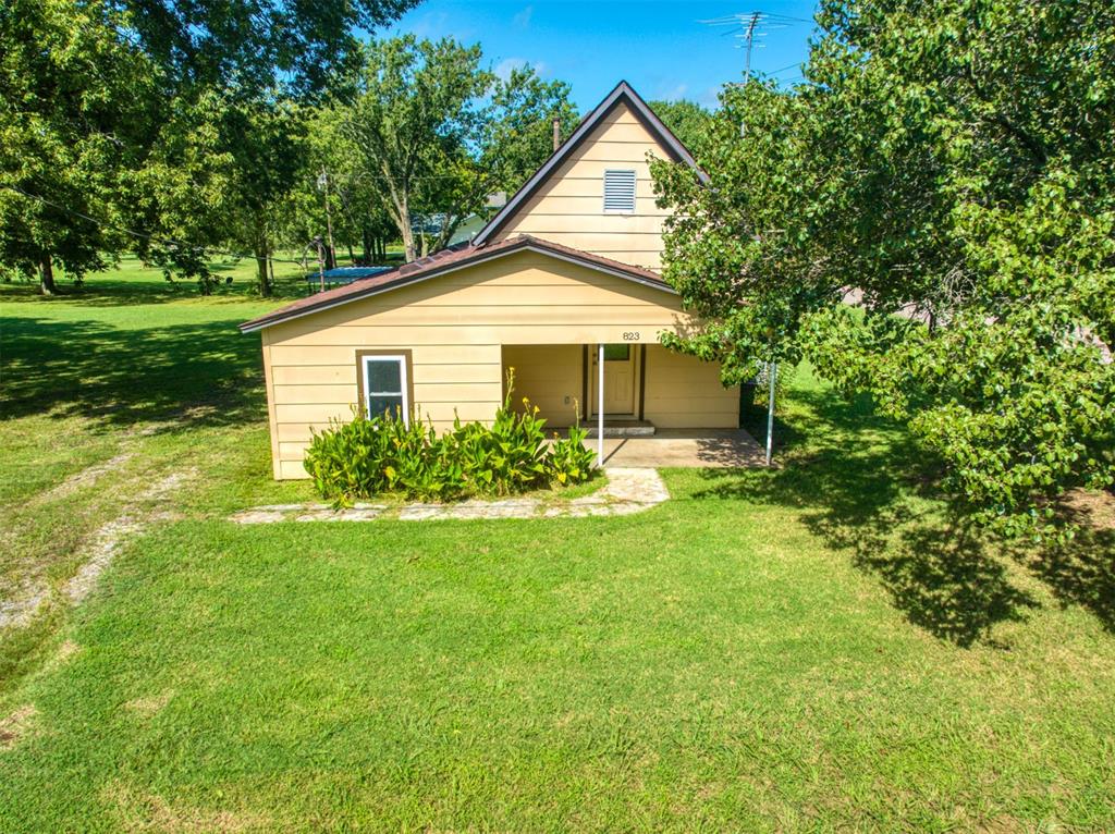 823 Pastusek Avenue Property Photo 4