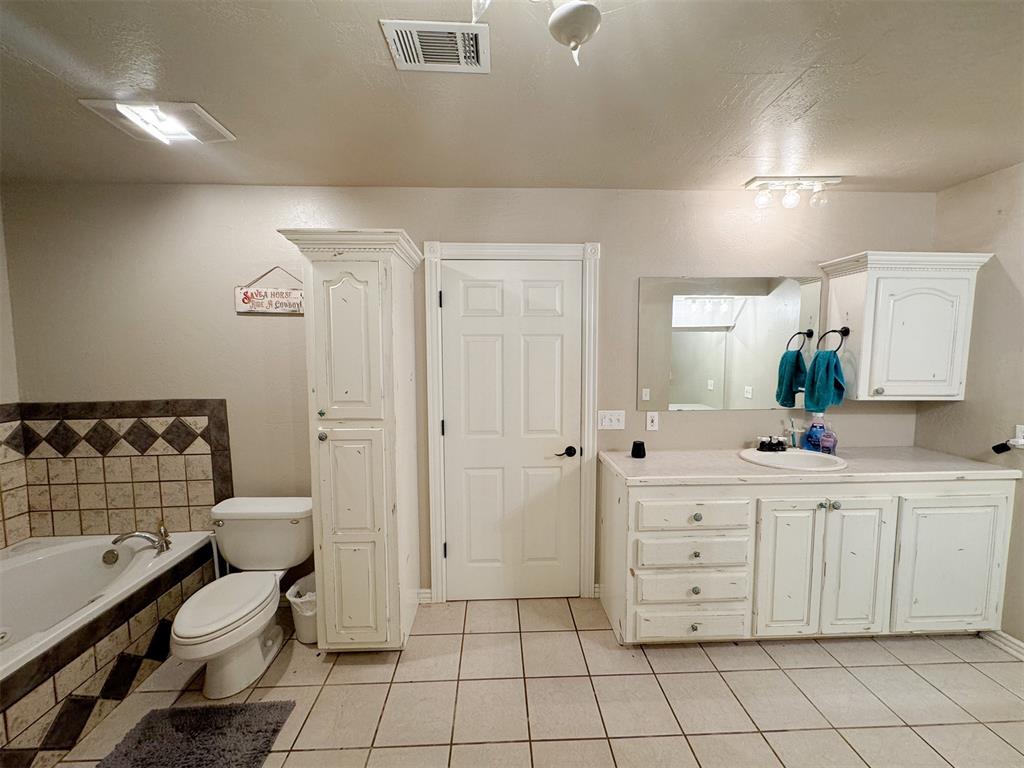 24286 E County Road 1580 Property Photo 18