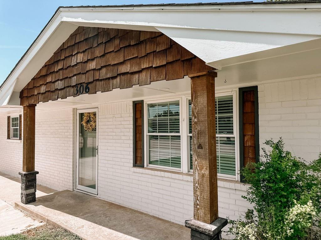 306 N Max Street Property Photo 6