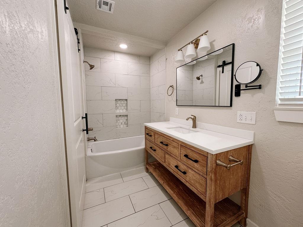 306 N Max Street Property Photo 26