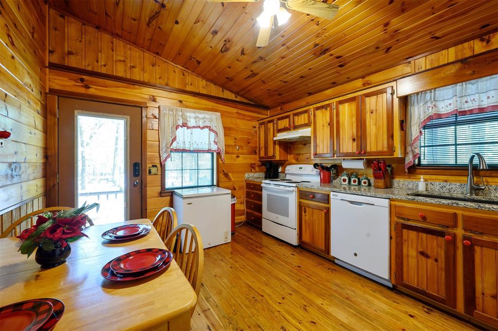 343 Woodland Circle Property Photo 3