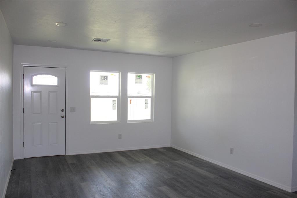 407 Hayes Drive Property Photo 3