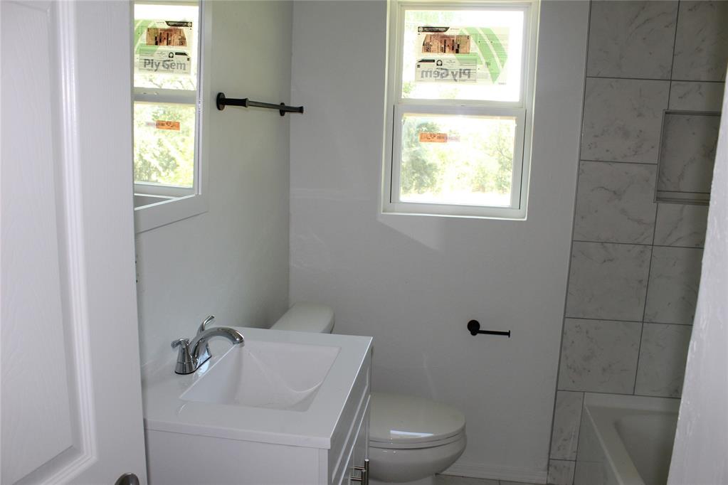 407 Hayes Drive Property Photo 5