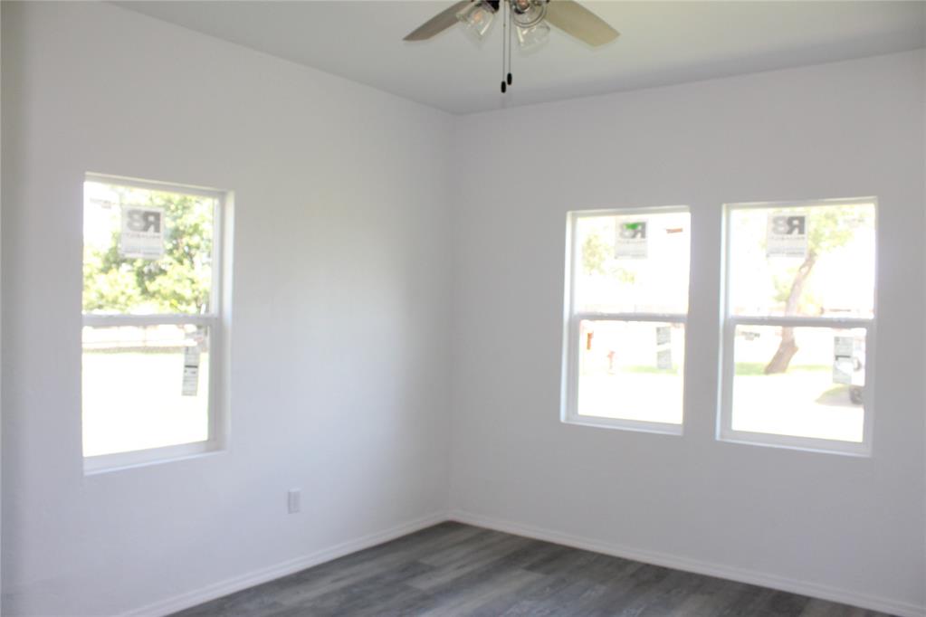 407 Hayes Drive Property Photo 7