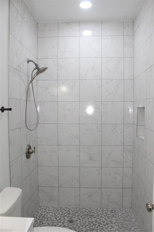 407 Hayes Drive Property Photo 8