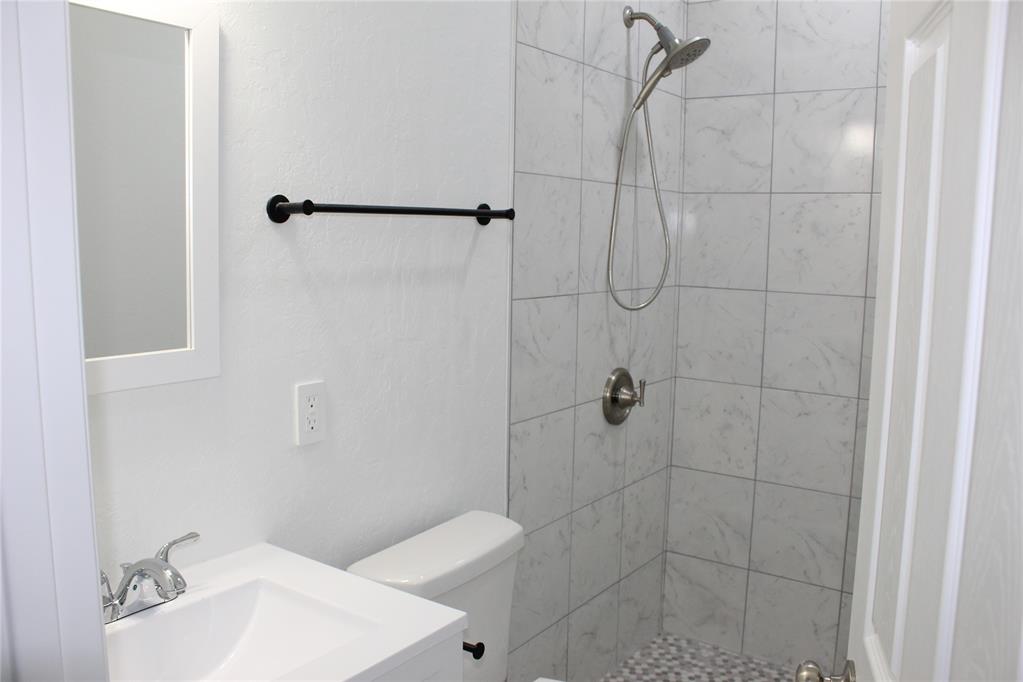 407 Hayes Drive Property Photo 9
