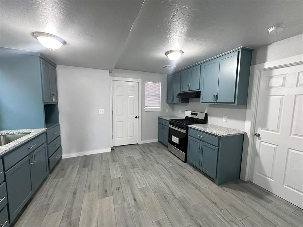 1627 W Dakota Avenue Property Photo 5