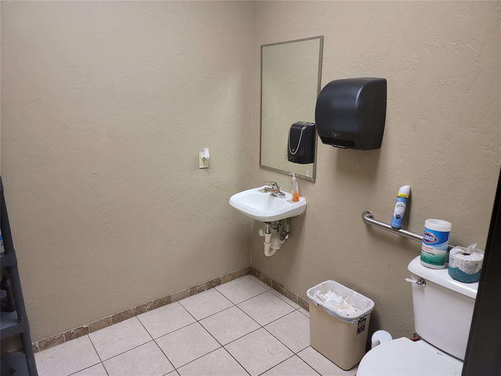 1601 E I 240 Service Road Property Photo 5