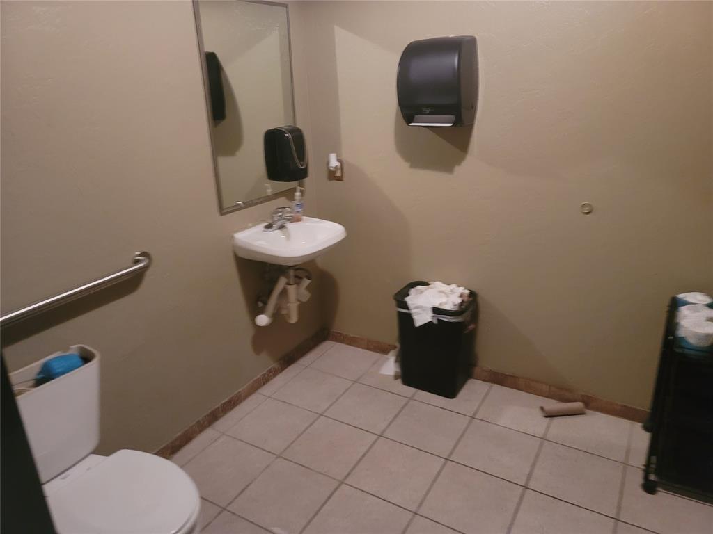 1601 E I 240 Service Road Property Photo 6