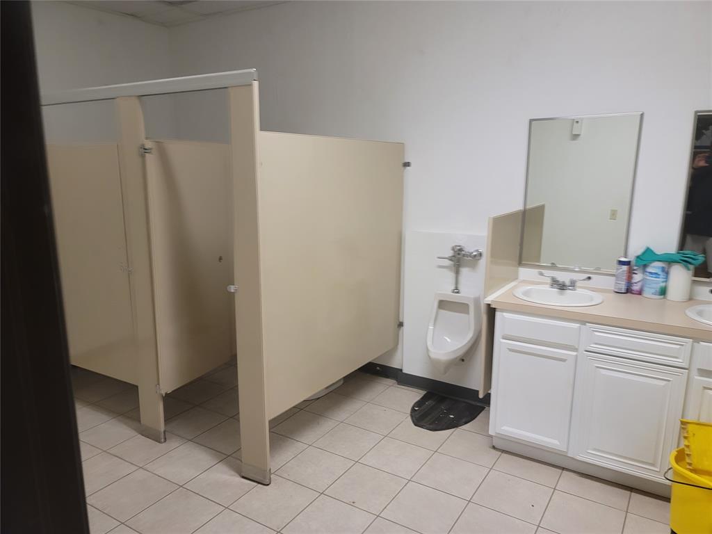 1601 E I 240 Service Road Property Photo 8