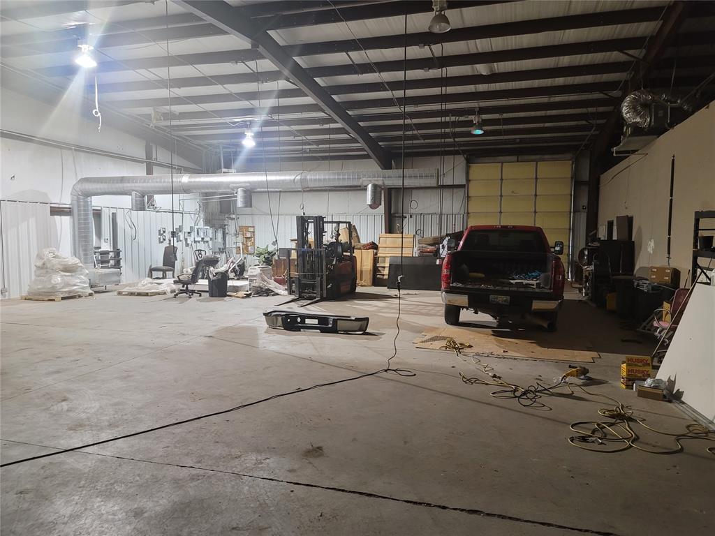 1601 E I 240 Service Road Property Photo 10