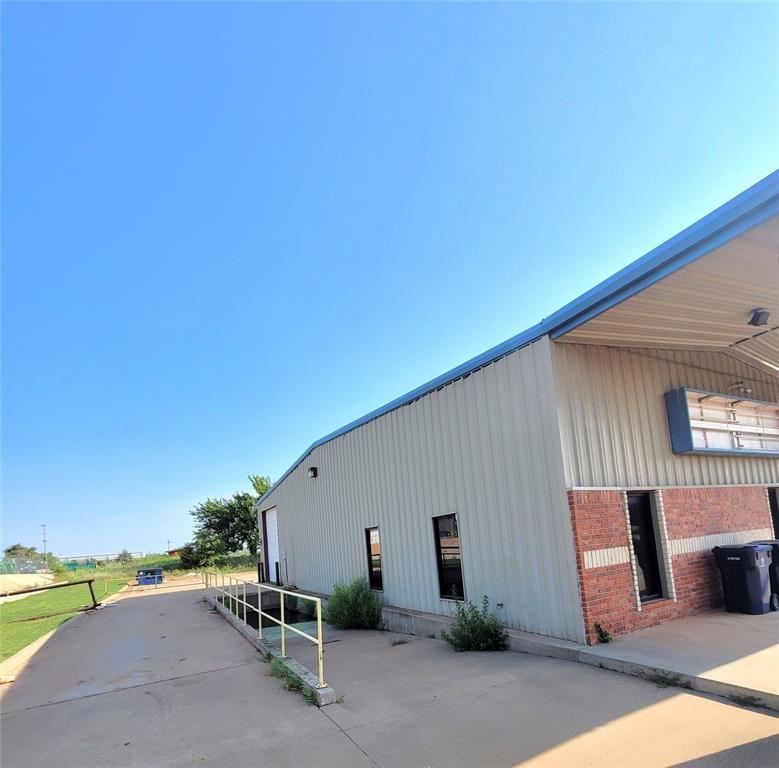 1601 E I 240 Service Road Property Photo 14