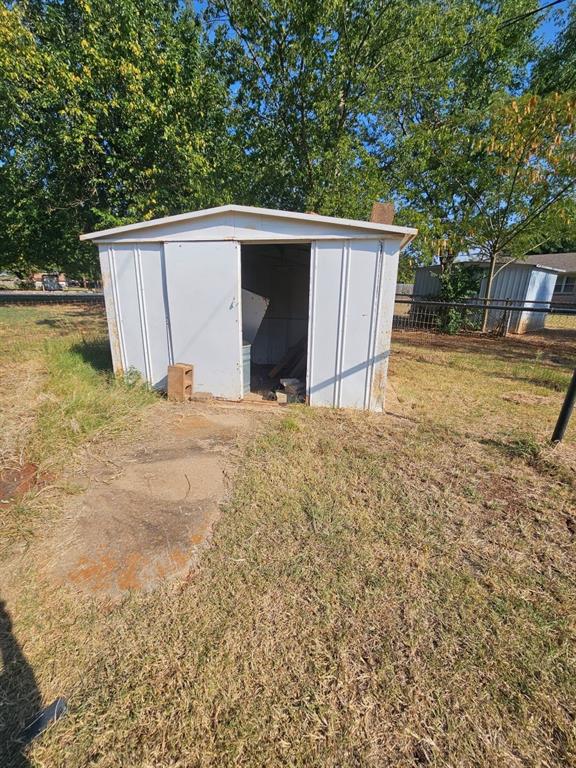 109 W Paul Street Property Photo 23