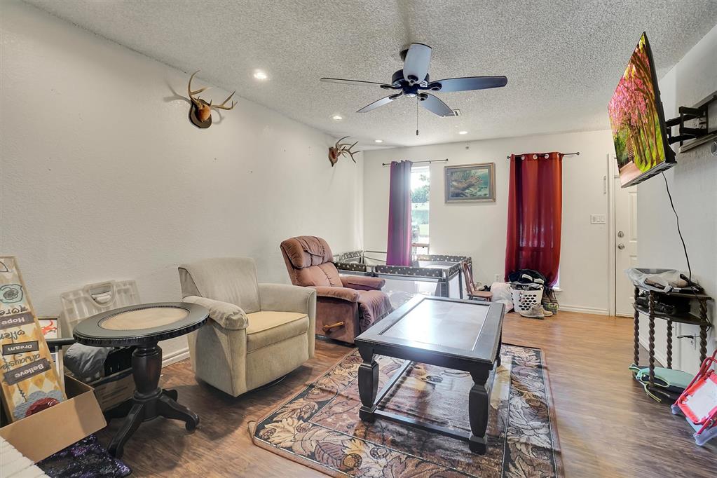 2042 W 7th Place Property Photo 5