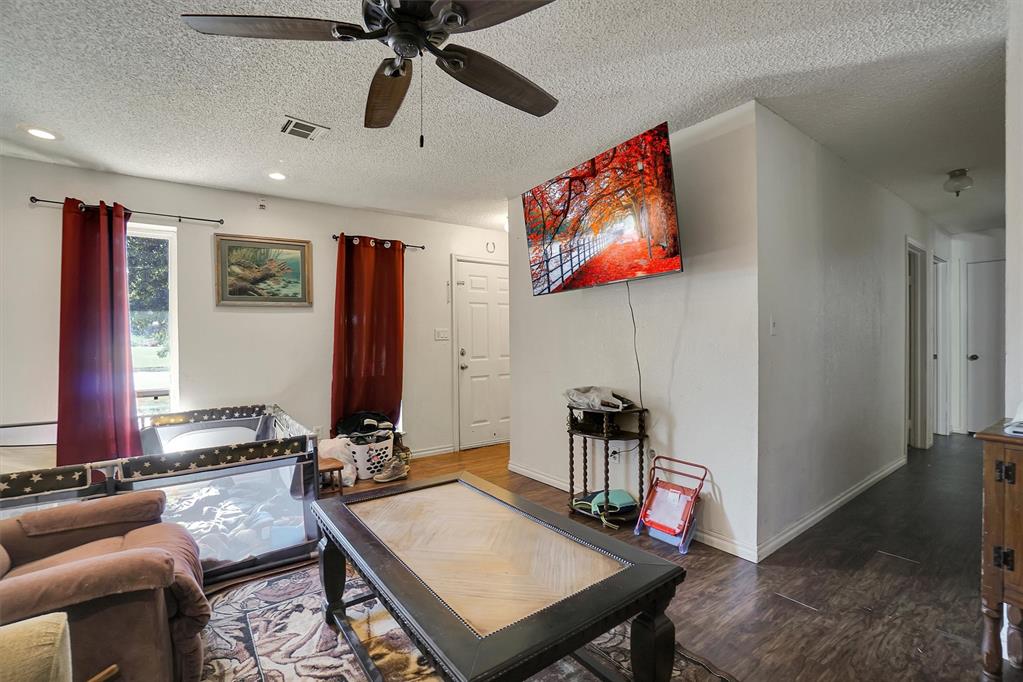 2042 W 7th Place Property Photo 6