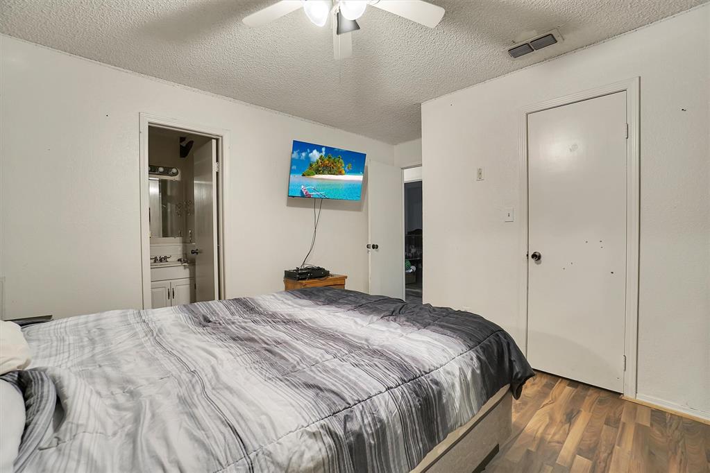 2042 W 7th Place Property Photo 10