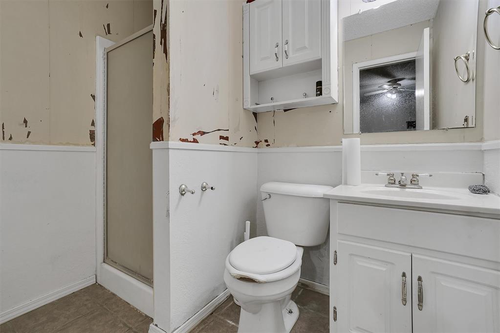 2042 W 7th Place Property Photo 11