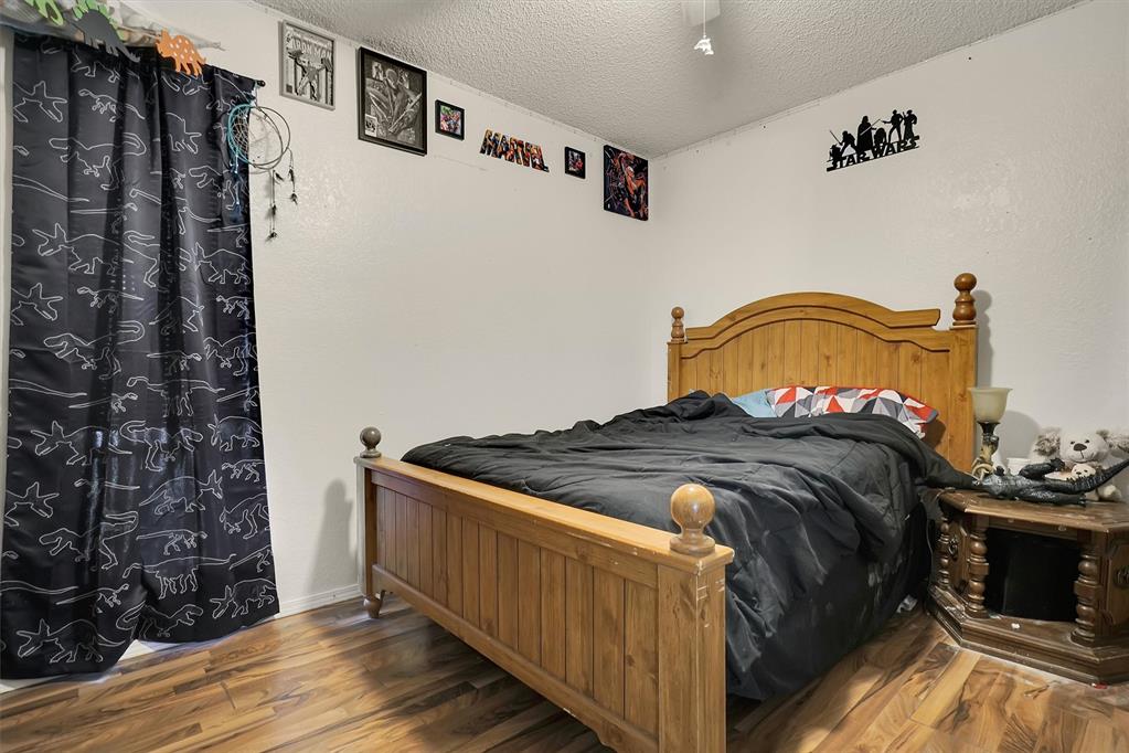 2042 W 7th Place Property Photo 12