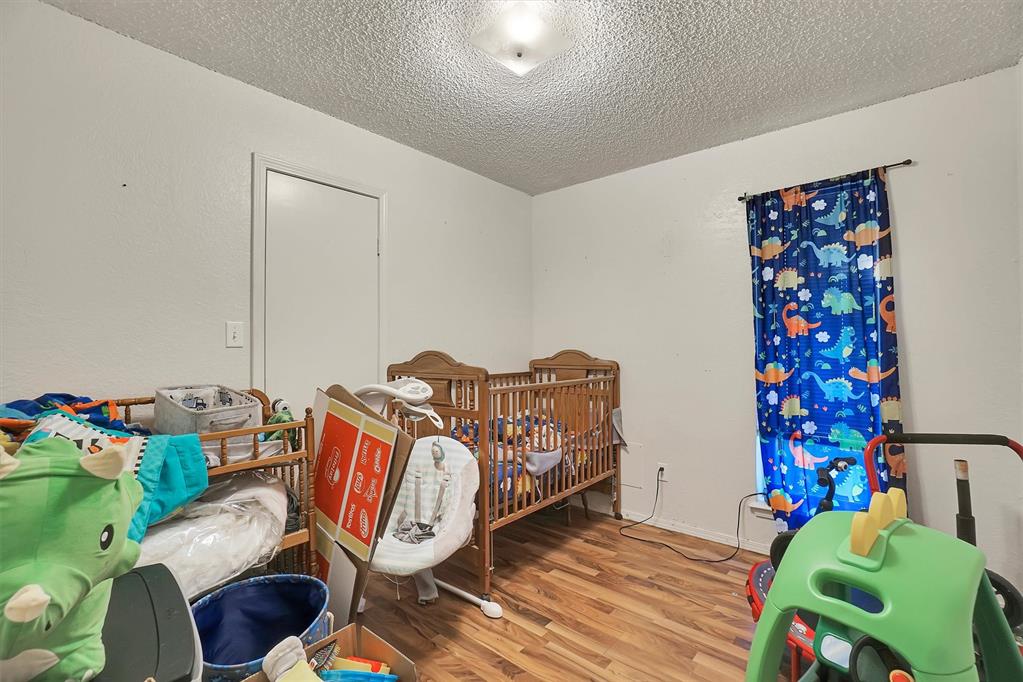 2042 W 7th Place Property Photo 14