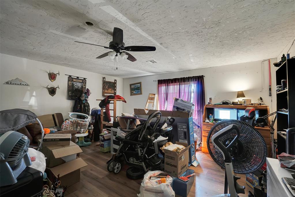 2042 W 7th Place Property Photo 15