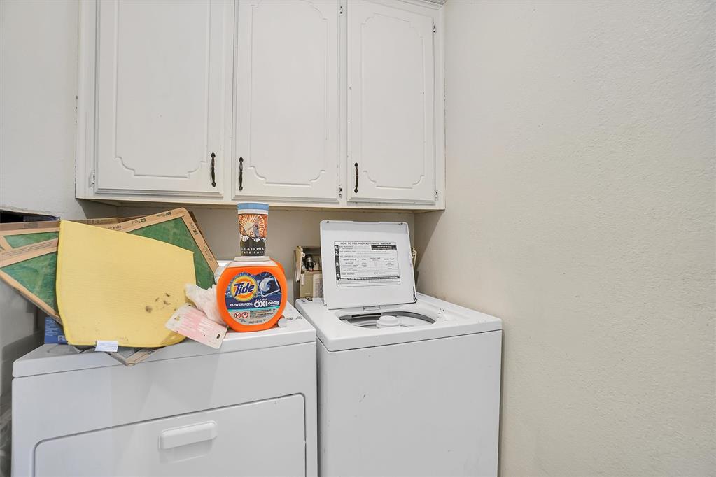 2042 W 7th Place Property Photo 16