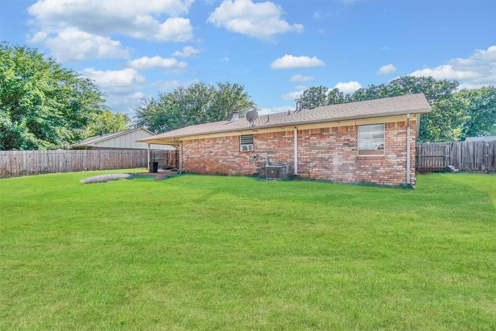 2042 W 7th Place Property Photo 17