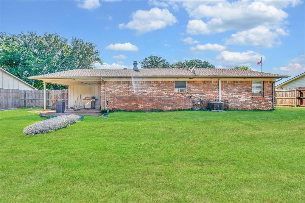 2042 W 7th Place Property Photo 19