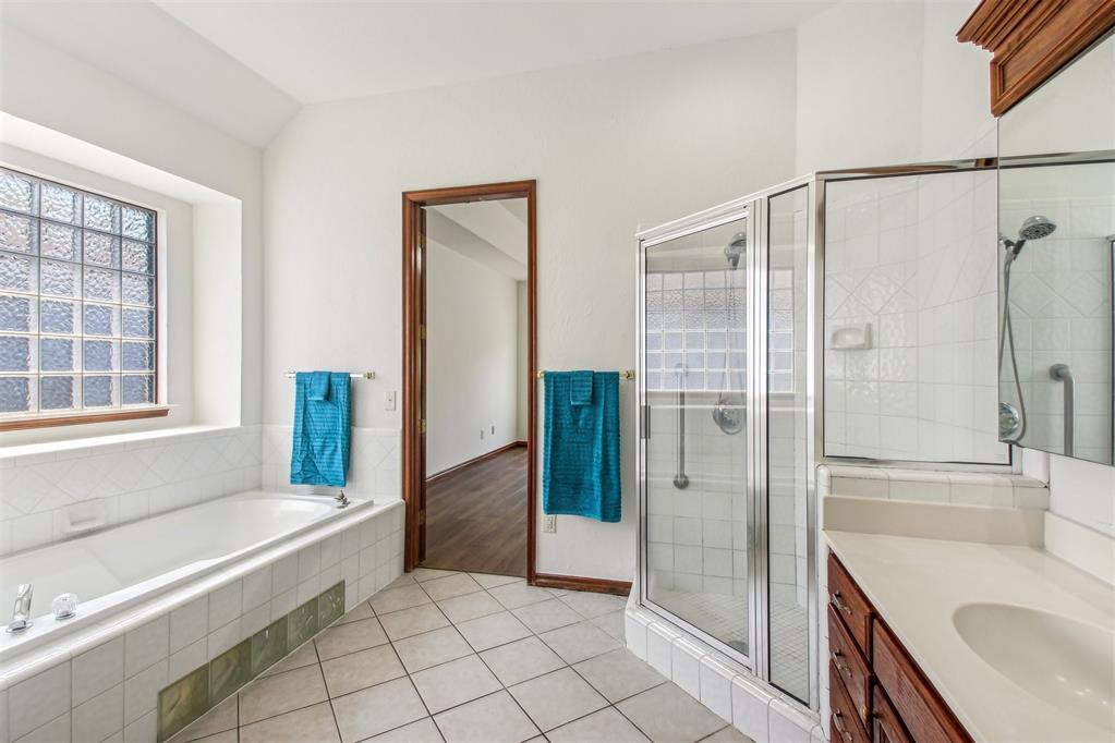 1236 Three Oaks Circle Property Photo 29