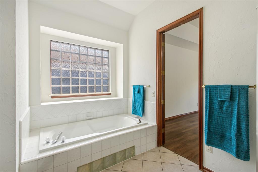 1236 Three Oaks Circle Property Photo 31